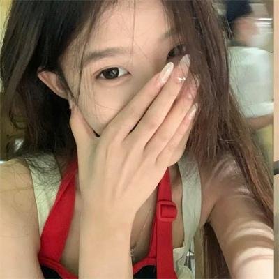 穿黑衣的女孩